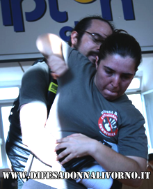 Difesa da aggressione alle spalle